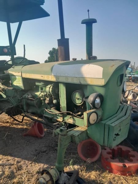 John Deere 2120 Tractor